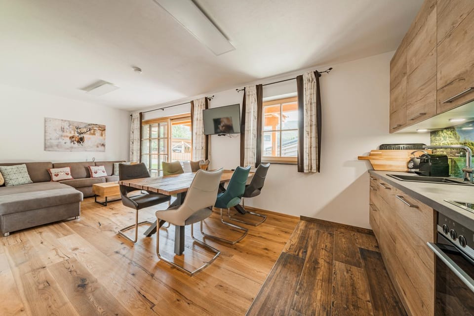 Kitchen or kitchenette, Living room, Seating area, Dining area