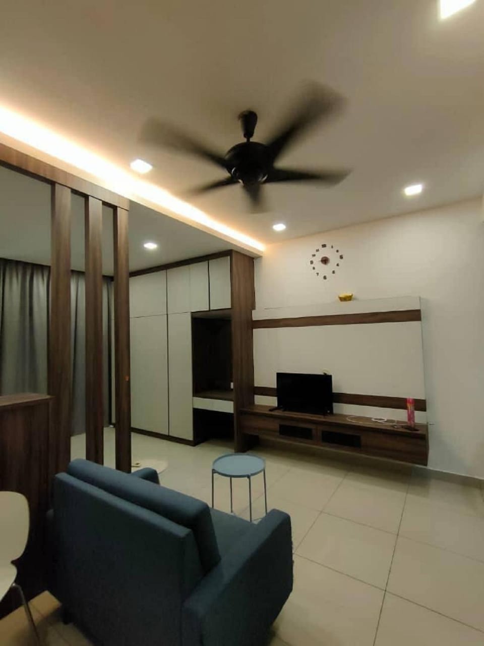 TV and multimedia, Living room, Seating area, fireplace