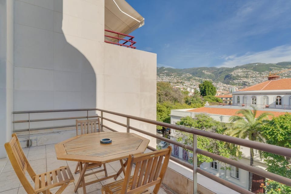 Balcony/Terrace, Mountain view