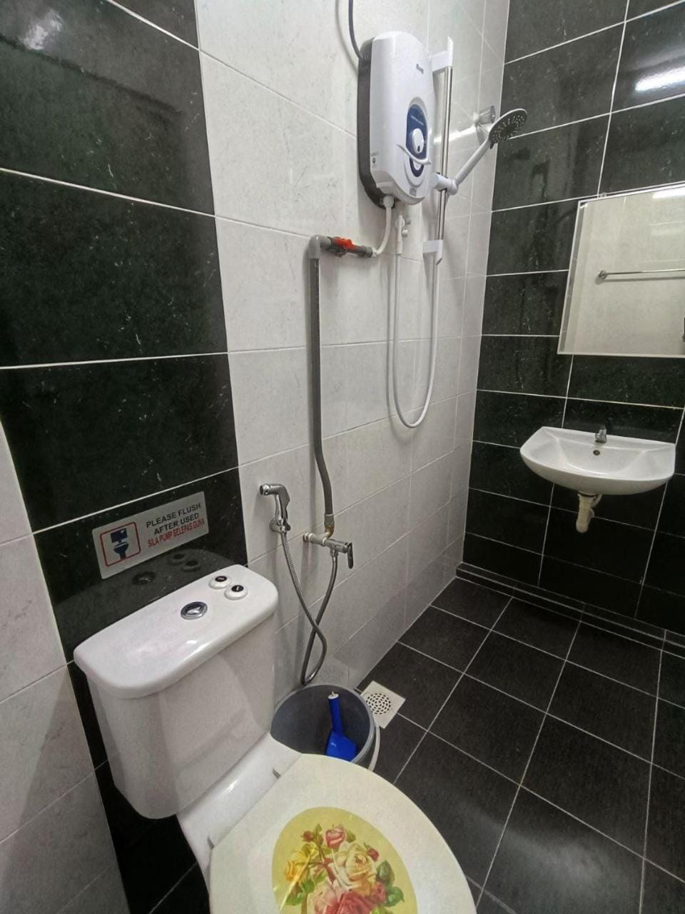 Shower, Bathroom, bidet