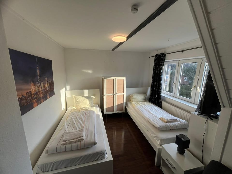 Photo of the whole room, Bedroom