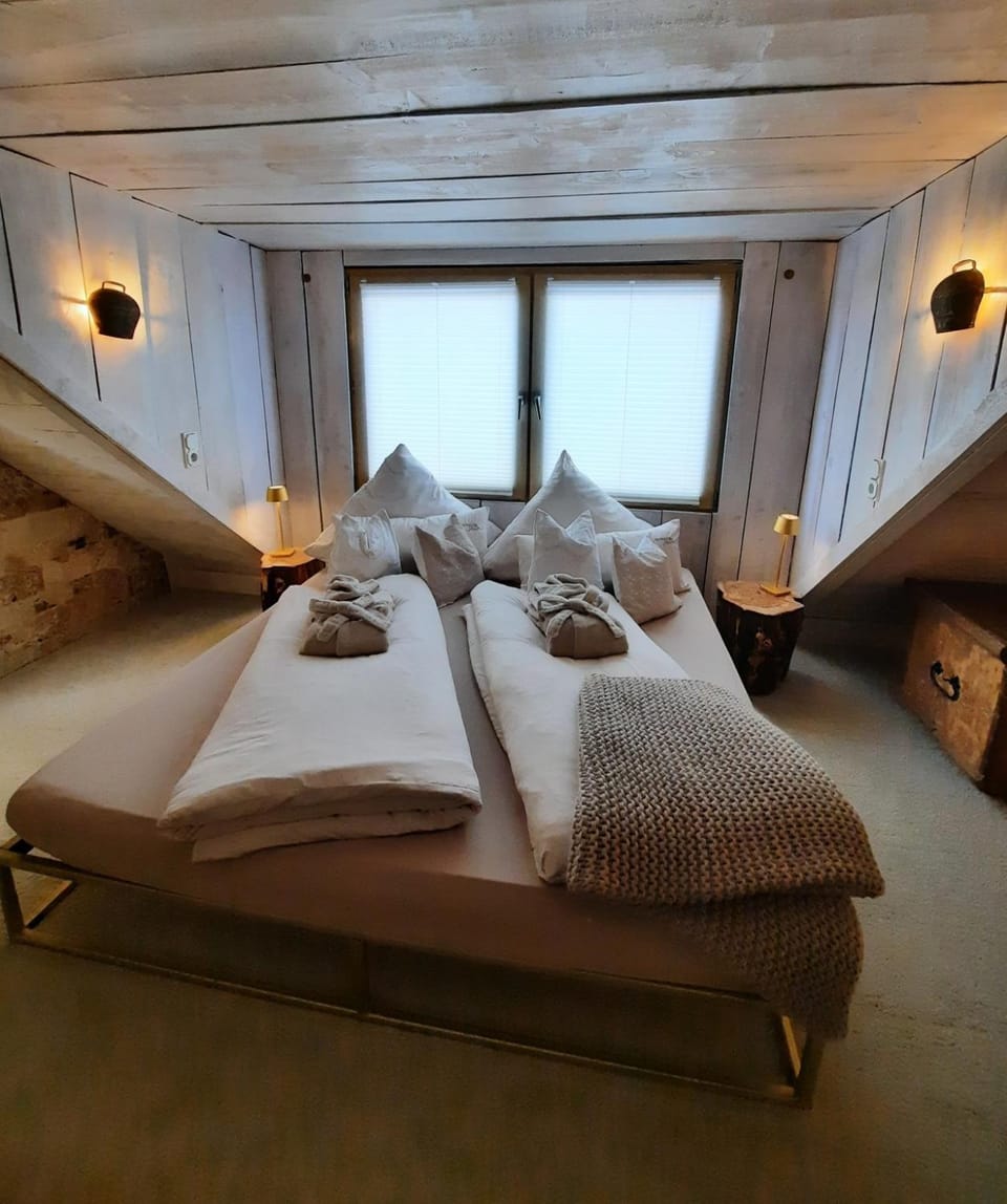 Bed, Bedroom