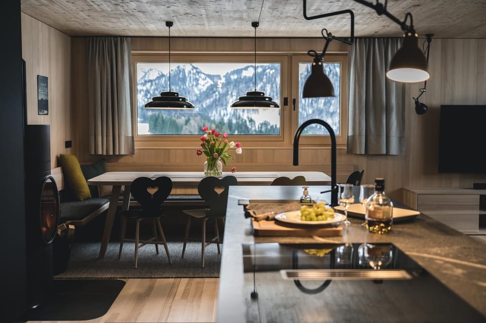 Living room, Food and drinks, Seating area, Dining area, Food