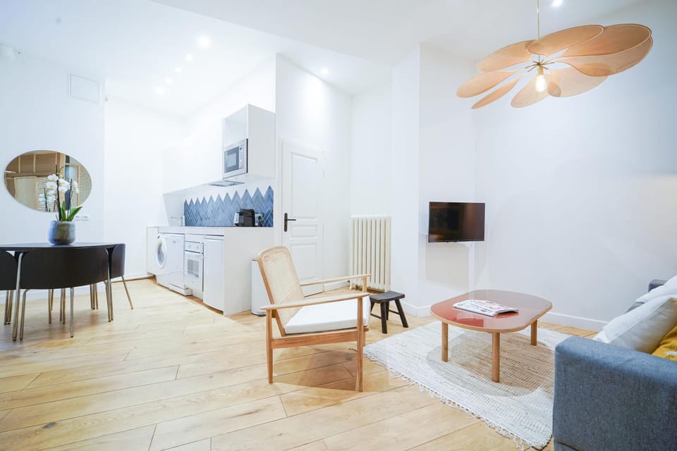 Seating area, Dining area, kitchen