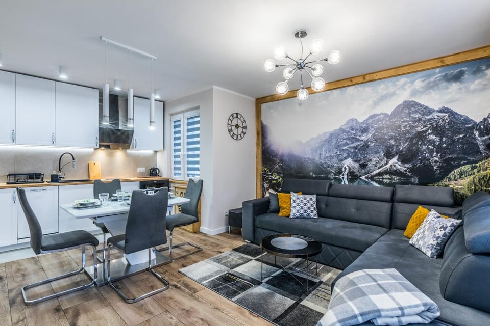 Kitchen or kitchenette, Living room, Seating area, Dining area