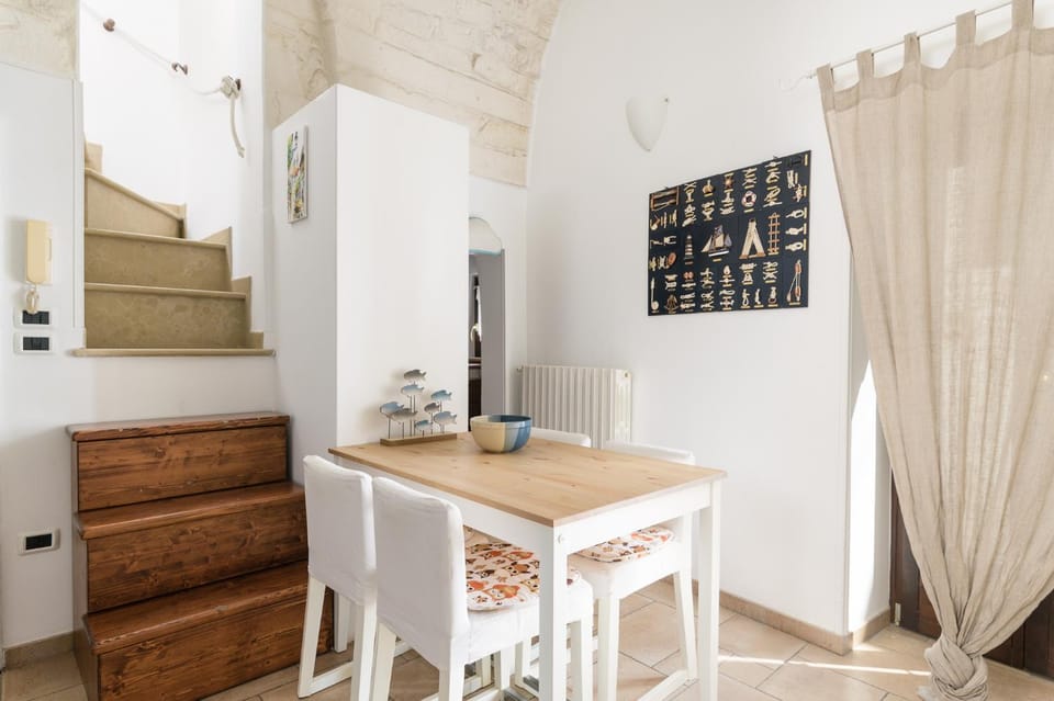 Dining area, kitchen