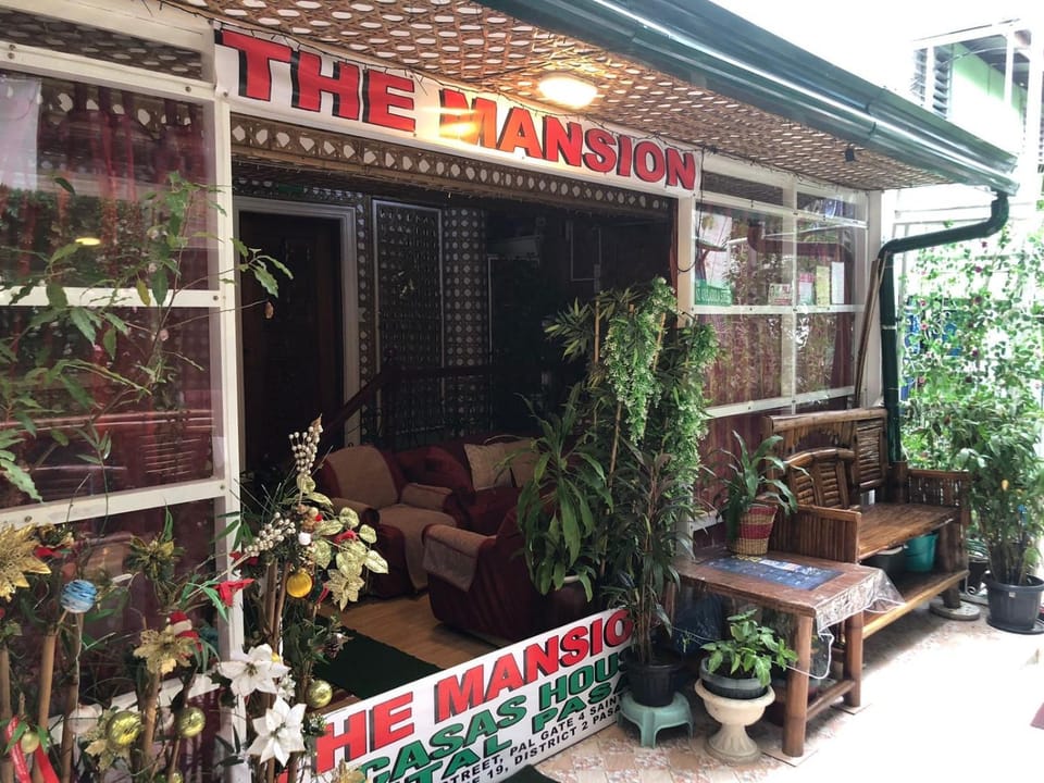 THE MANSION: FAMILY AND BARKADA BONDING PLACE IN PASAY NEAR AIRPORT Apartment in Pasay