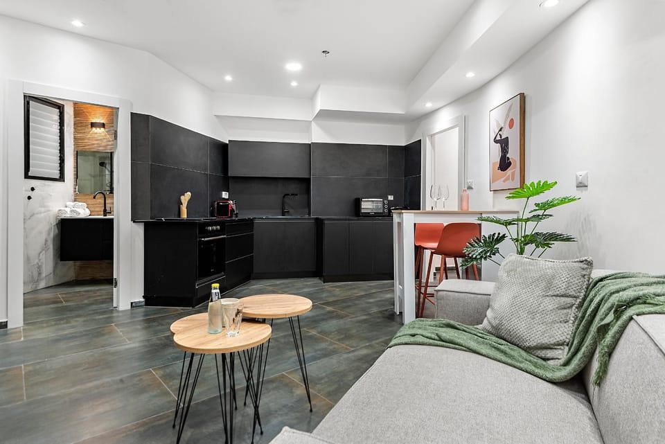 Kitchen or kitchenette, Living room