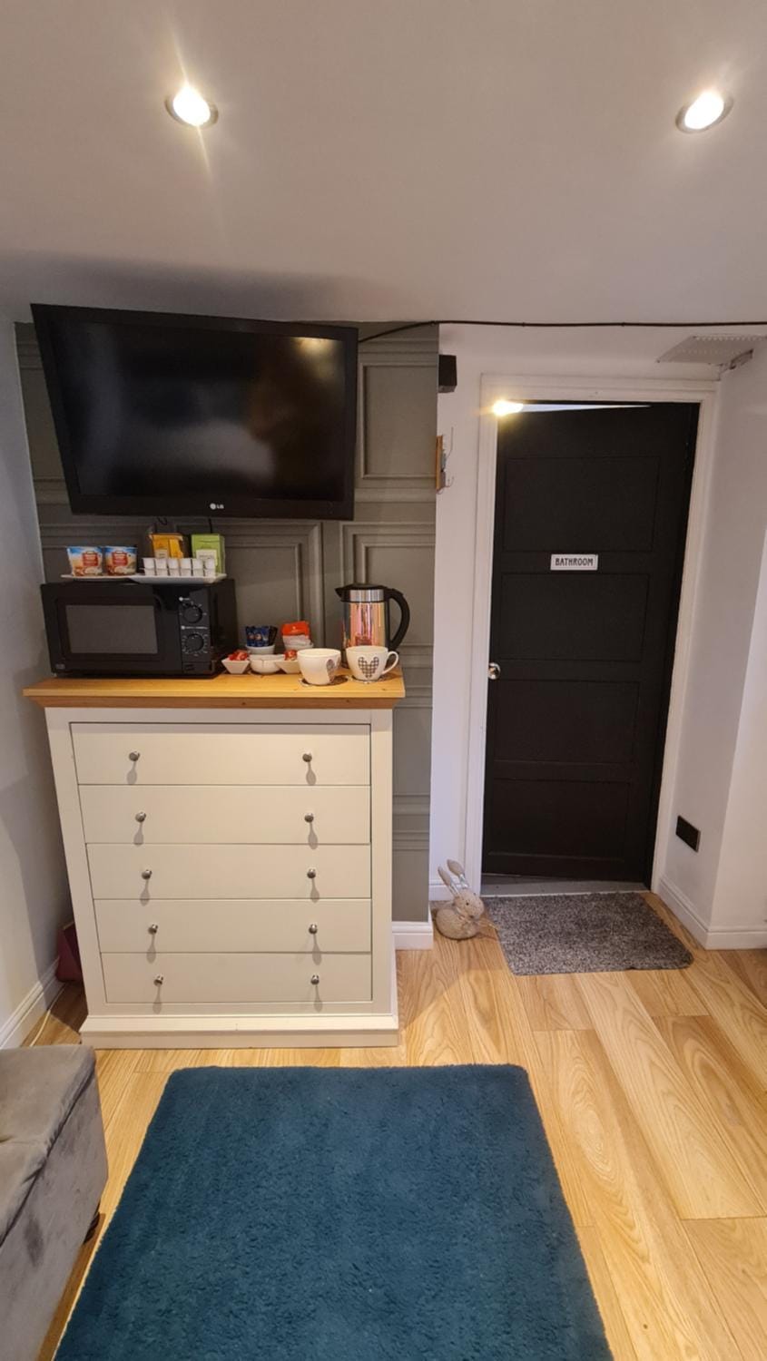 Sea-Quinn Views Bed and Breakfast in Wallasey