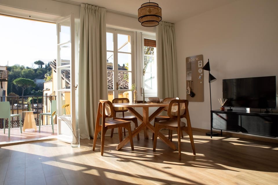 TV and multimedia, View (from property/room), Balcony/Terrace, Kitchen or kitchenette, Living room, Seating area, Dining area