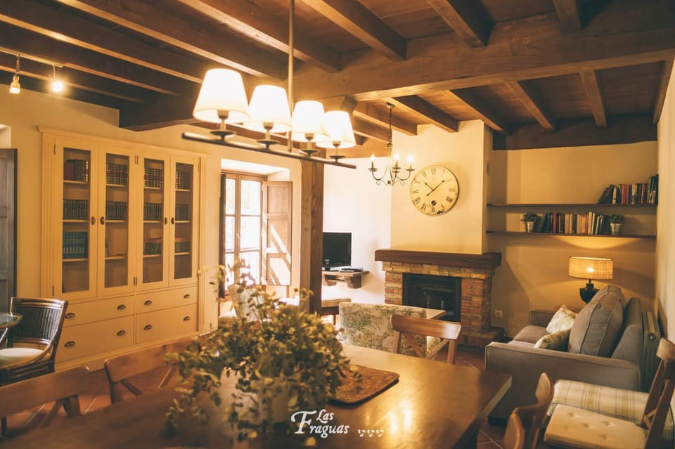 TV and multimedia, Living room, Dining area, flat iron