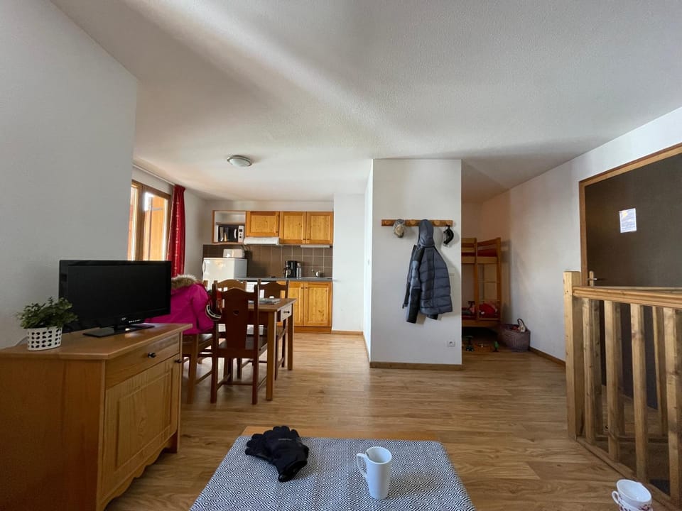Dining area, kitchen