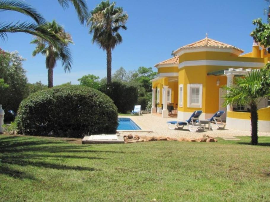 Property building, Garden, Swimming pool