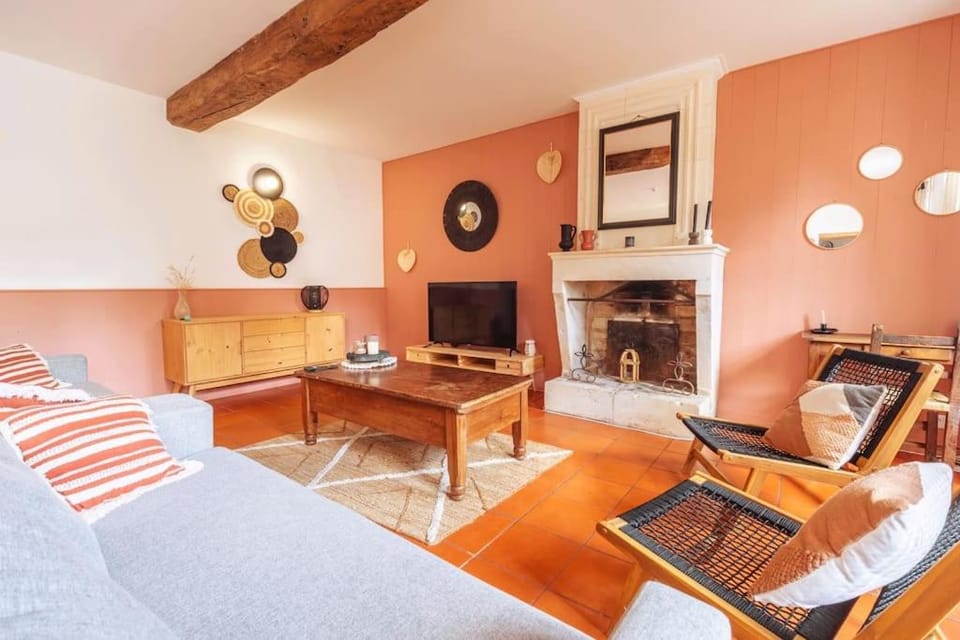 Communal lounge/ TV room, TV and multimedia, Living room, Seating area, flat iron