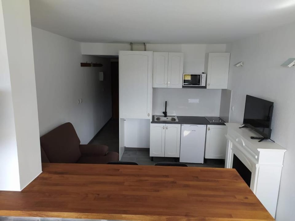 Dining area, minibar