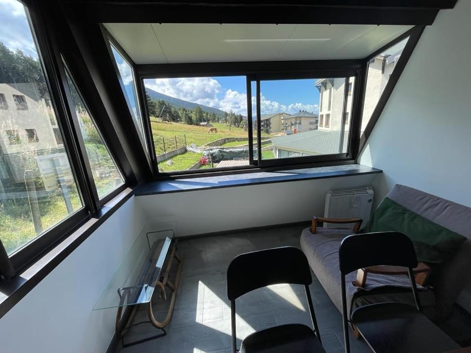 Living room, Mountain view