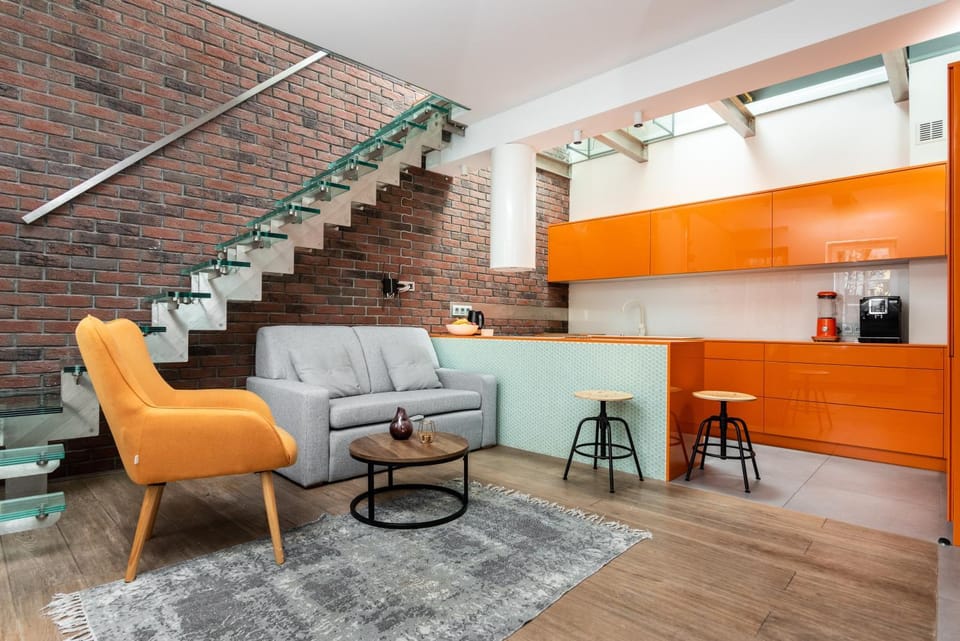 Coffee/tea facilities, Kitchen or kitchenette, Living room, Seating area