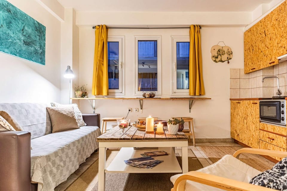 Downtown Central Suite with Private Parking House in Messenia