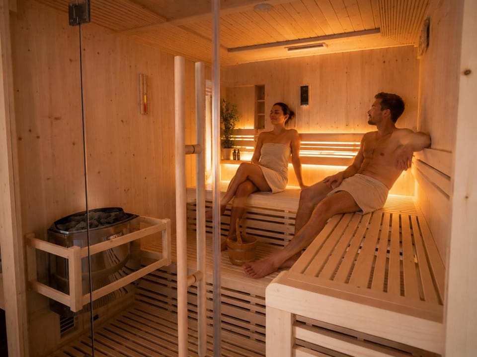 Massage, Sauna, Spa and wellness centre/facilities