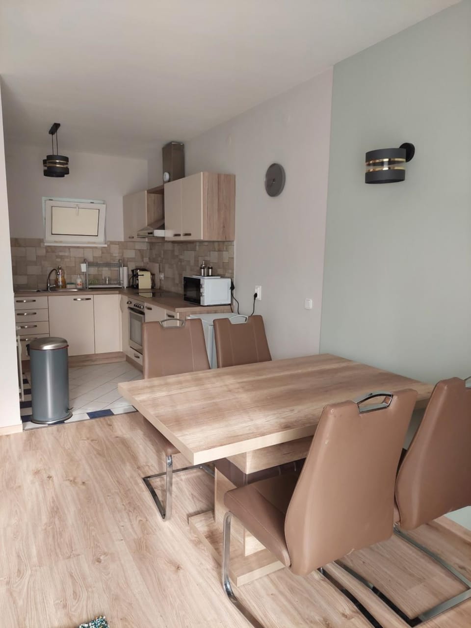 Kitchen or kitchenette, Seating area, Dining area