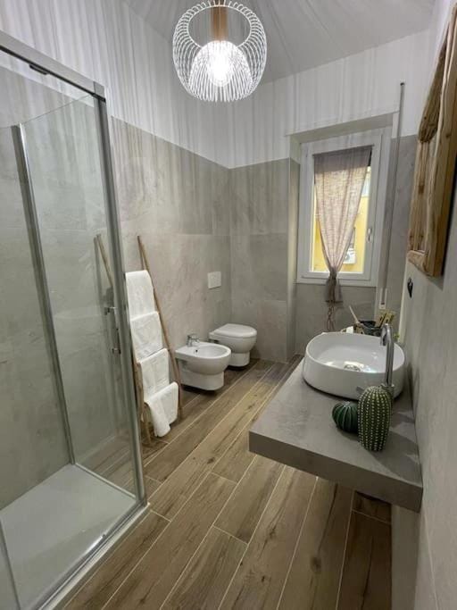 Shower, Bathroom, bidet, towels