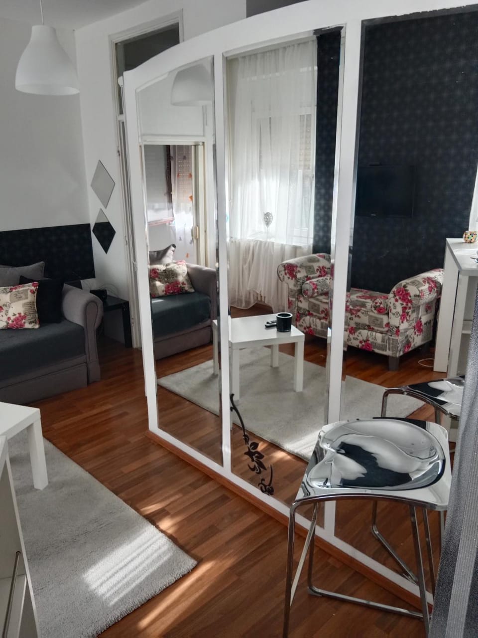 Bed, Living room, Photo of the whole room, Seating area, Dining area, Bedroom