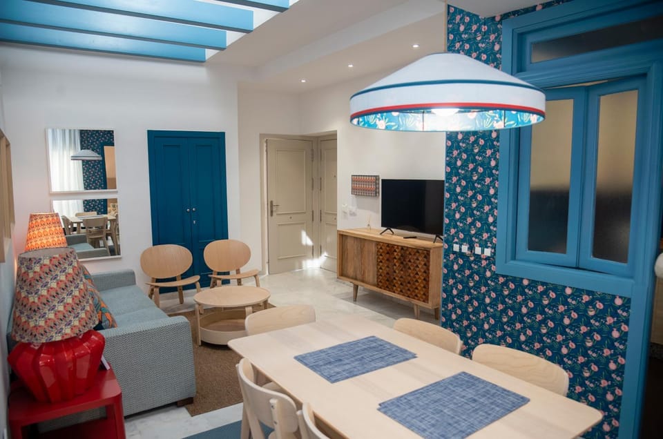 Living room, Dining area