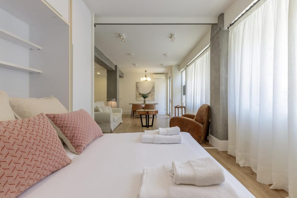 Bed, Living room, Photo of the whole room, Seating area, Bedroom, towels