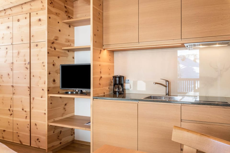 Kitchen or kitchenette, Living room