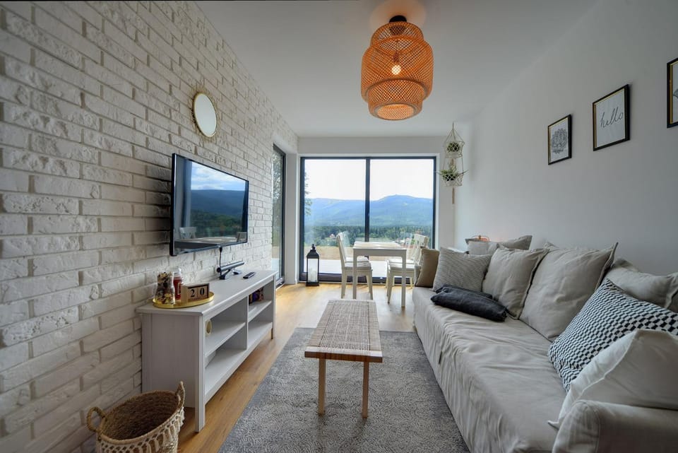 TV and multimedia, Seating area, Mountain view