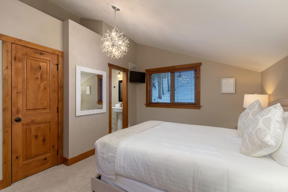 8 Crown Drive : 2 House in Blue River