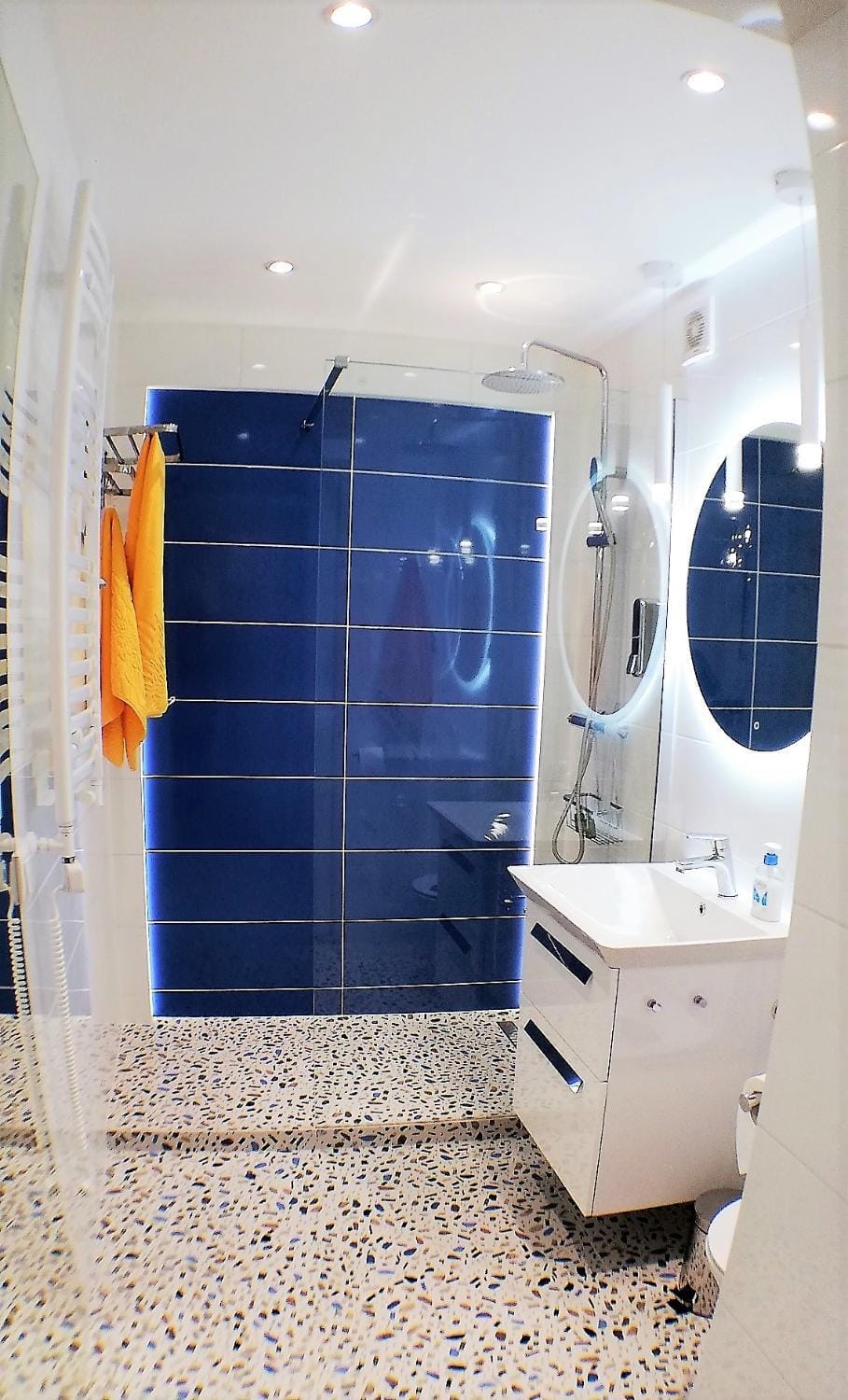 Shower, Bathroom, towels