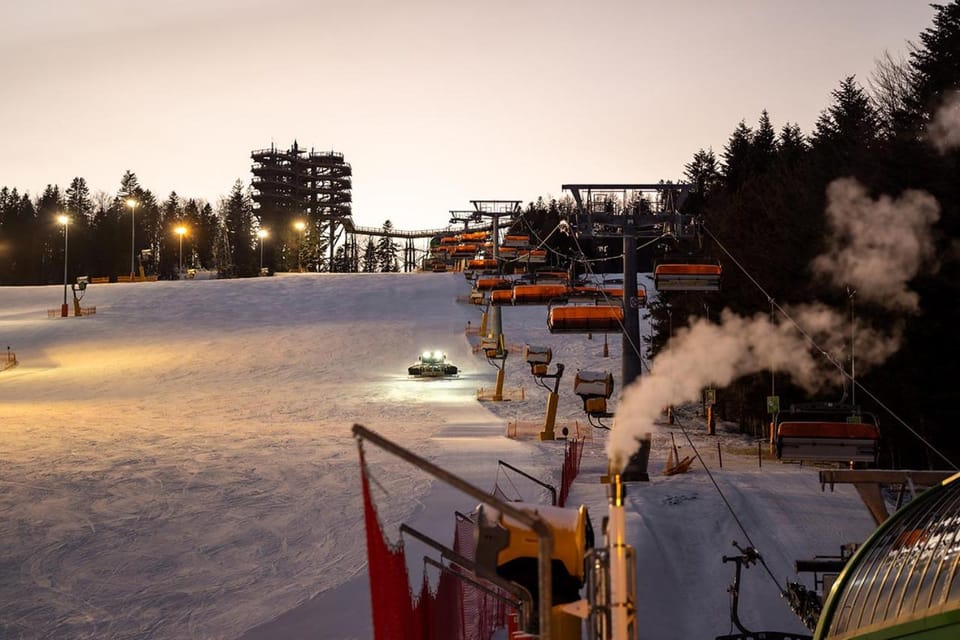 Property building, Nearby landmark, Winter, Ski School, Ski School, Skiing, Skiing, Landmark view