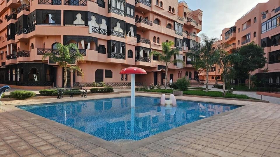 un moderne chic appartement vue sur piscine Apartment in Marrakesh