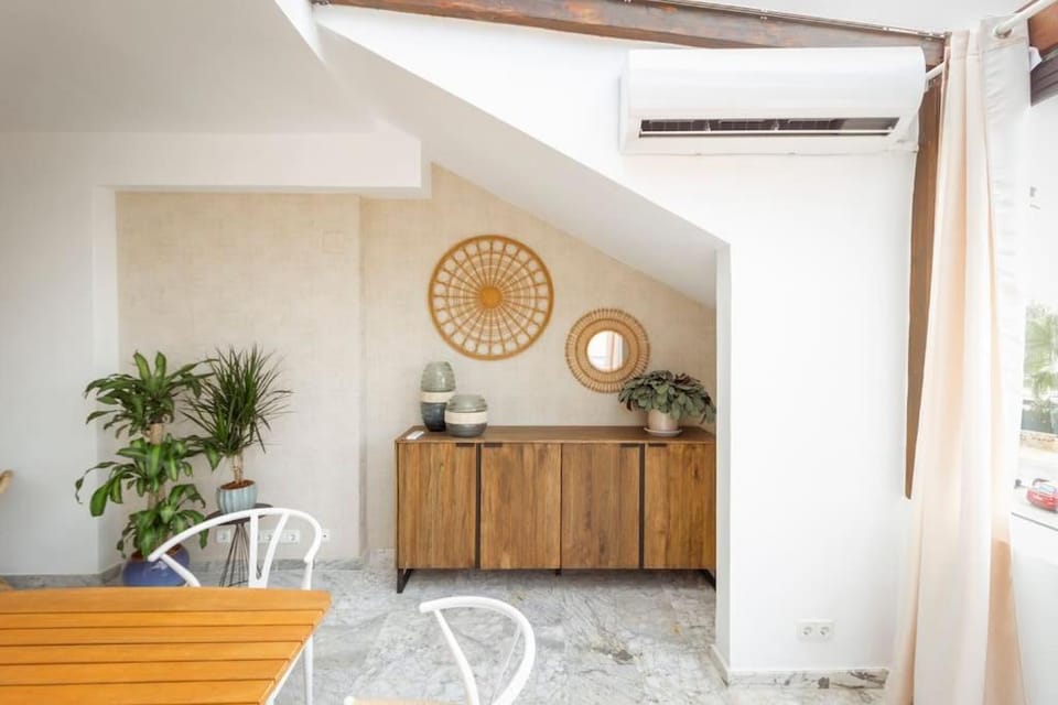 Living room, Dining area, air conditioner