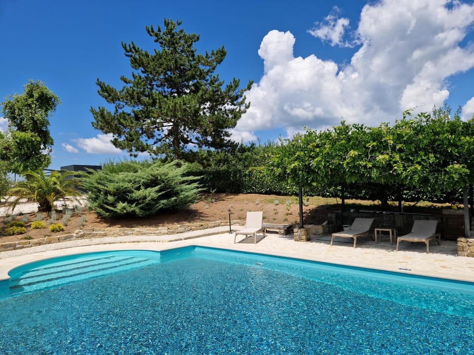 Swimming pool, sunbed
