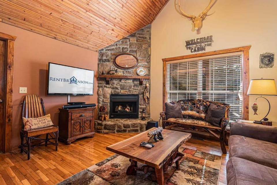 Local Hero Lodge Nature lodge in Table Rock Lake