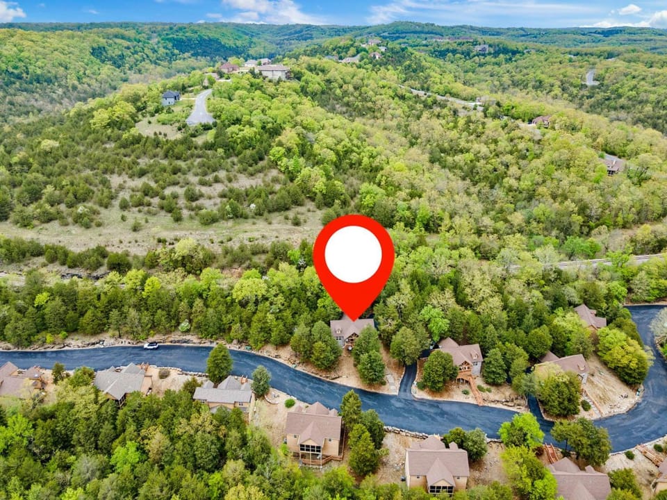 Local Hero Lodge Nature lodge in Table Rock Lake