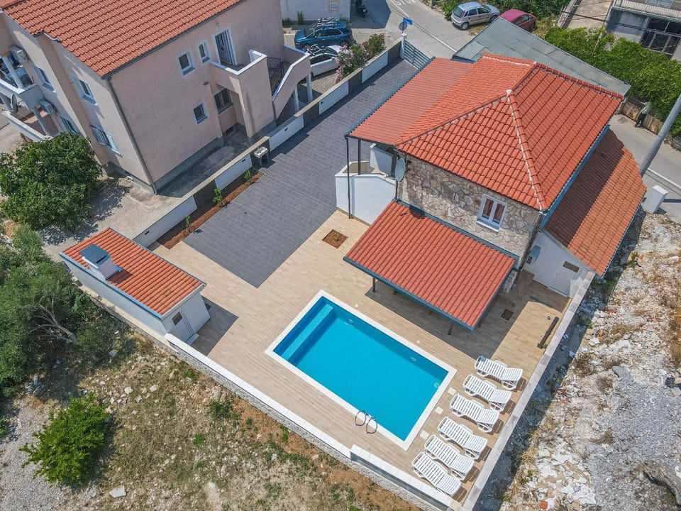 Property building, Swimming pool