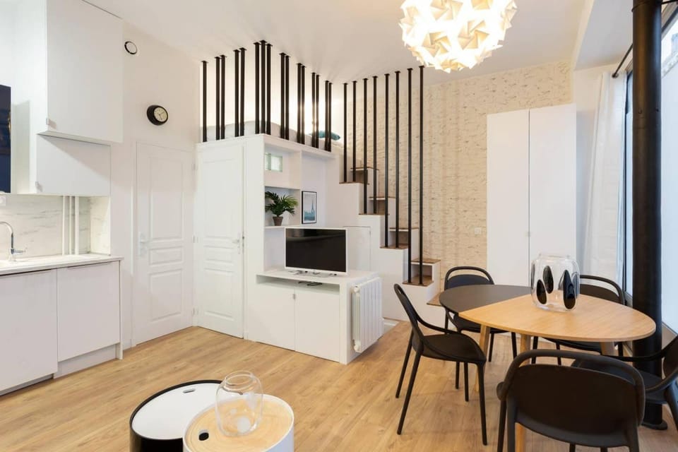 Bed, Living room, Photo of the whole room, Seating area, Dining area, Bedroom