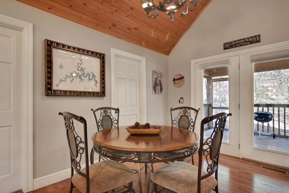 Ozark Livin' Lodge House in Table Rock Lake