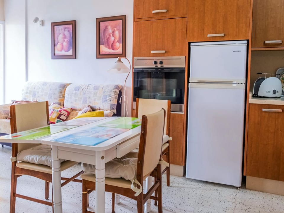 Kitchen or kitchenette, Dining area, pet friendly
