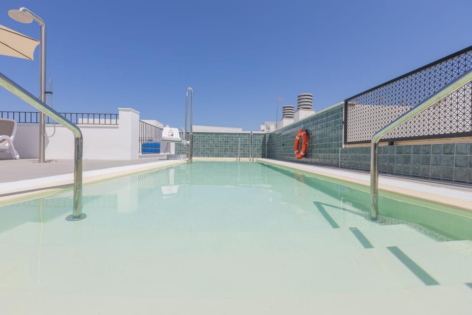 Swimming pool, Swimming pool