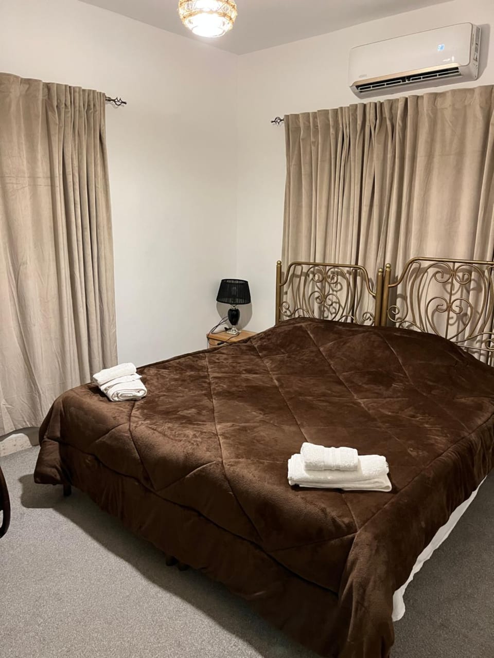 Bed, Photo of the whole room, Bedroom, towels