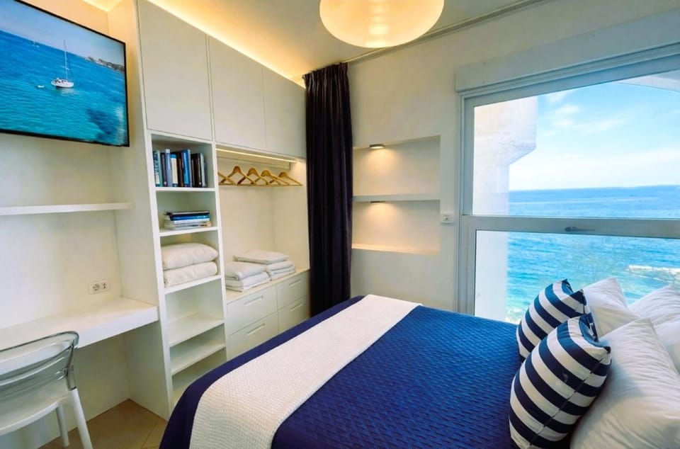 Bed, Bedroom, Sea view, wardrobe