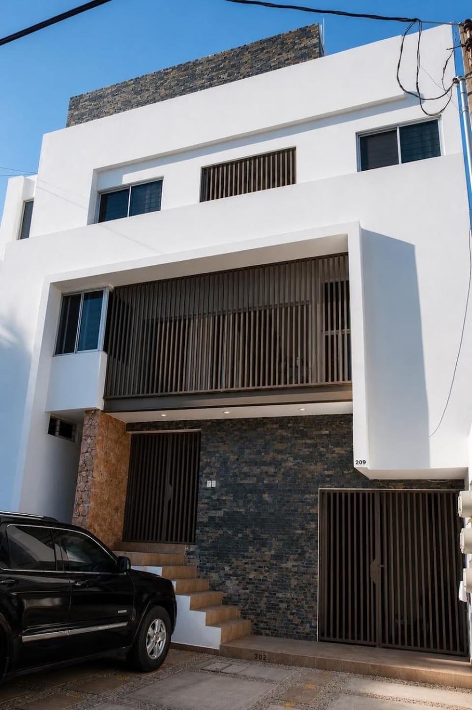Facade/entrance