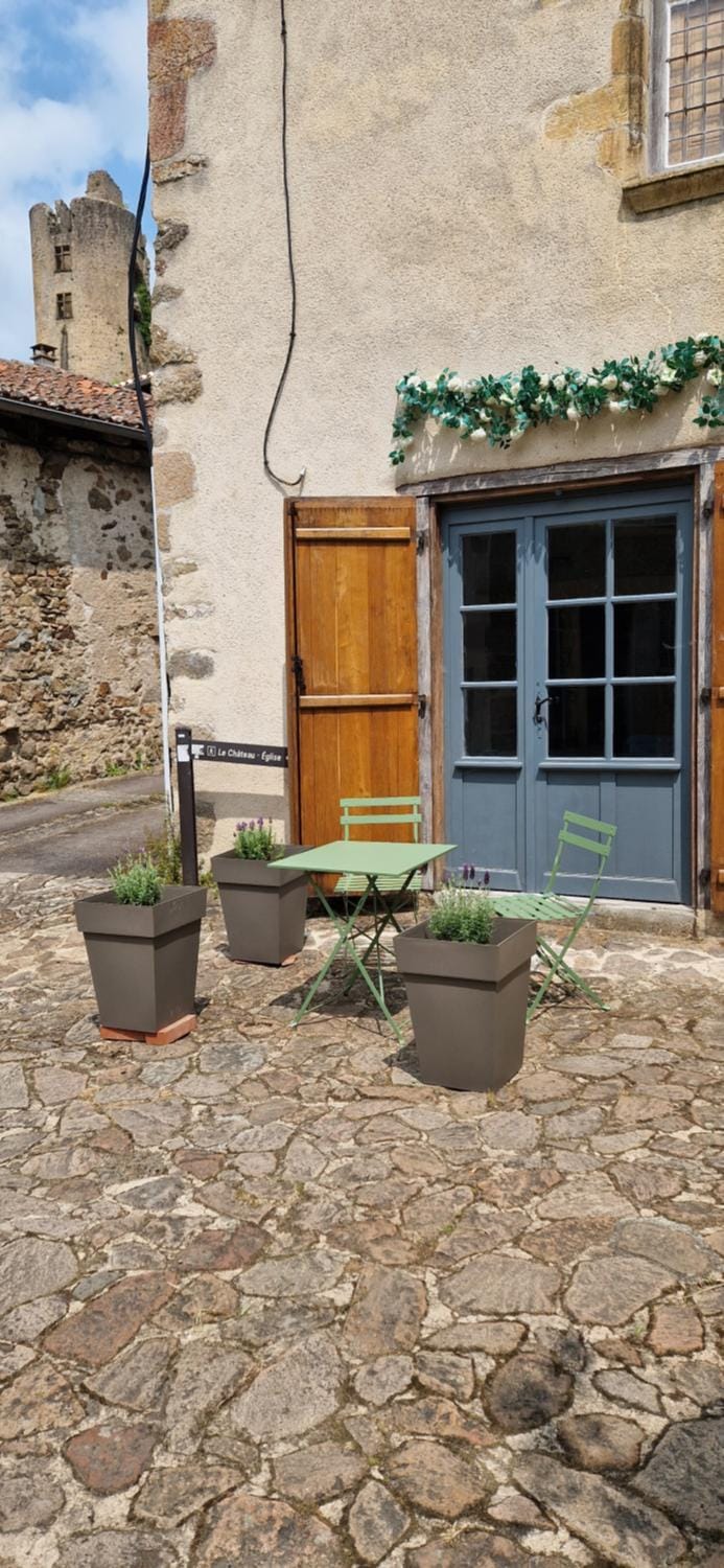 Chateau-une - a Beautiful historic medieval holiday rental. House in Nouvelle-Aquitaine