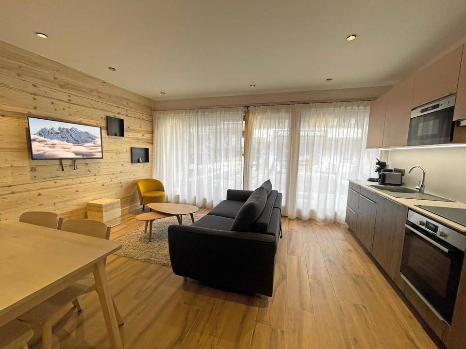 TV and multimedia, Kitchen or kitchenette, Living room, Seating area, Dining area, minibar, pet friendly, stove