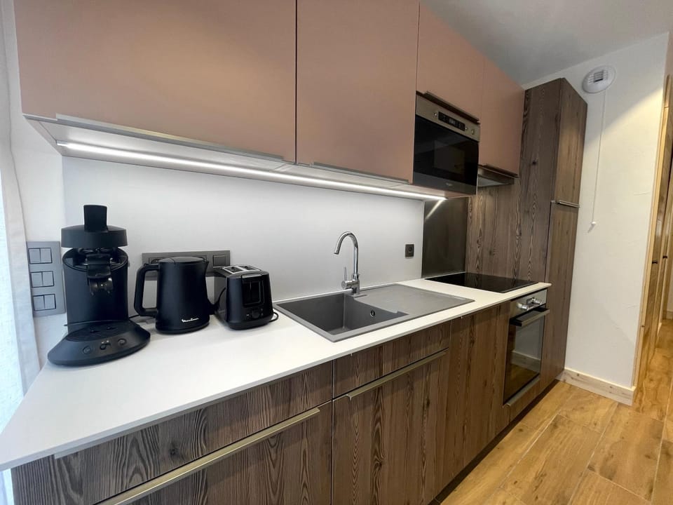 Coffee/tea facilities, Kitchen or kitchenette, minibar, pet friendly, stove, toaster