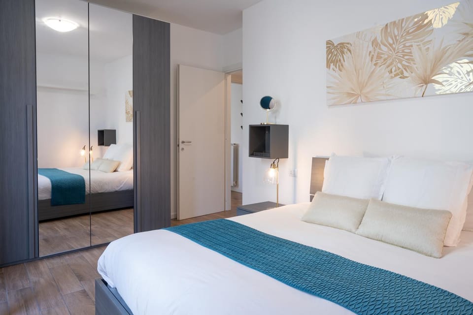 Lora apartment 1, free private parking, self check in, air conditioner Apartment in Como